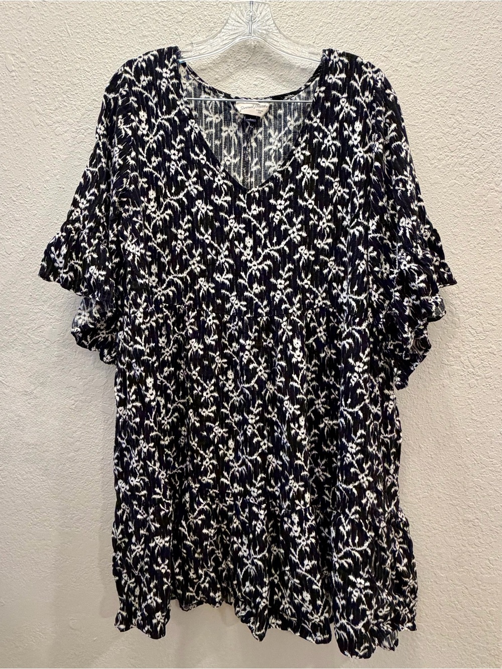Universal Thread Goods Co. Black & White Floral Dress – Size Large